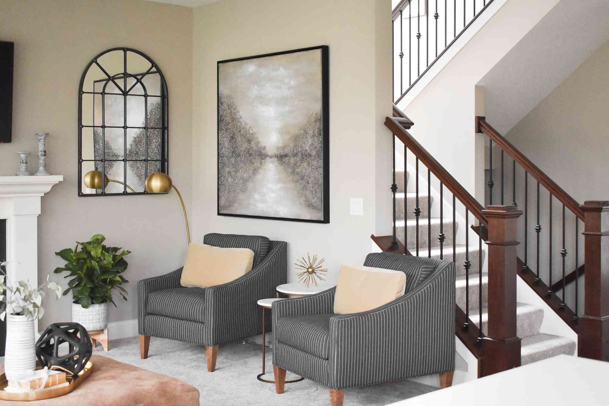 客厅地毯想法金和灰色