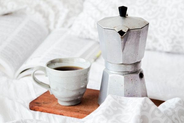 早晨咖啡和咖啡杯