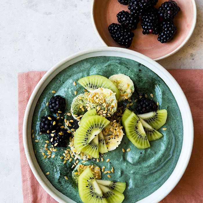 饮用水每一天的每加仑”class=