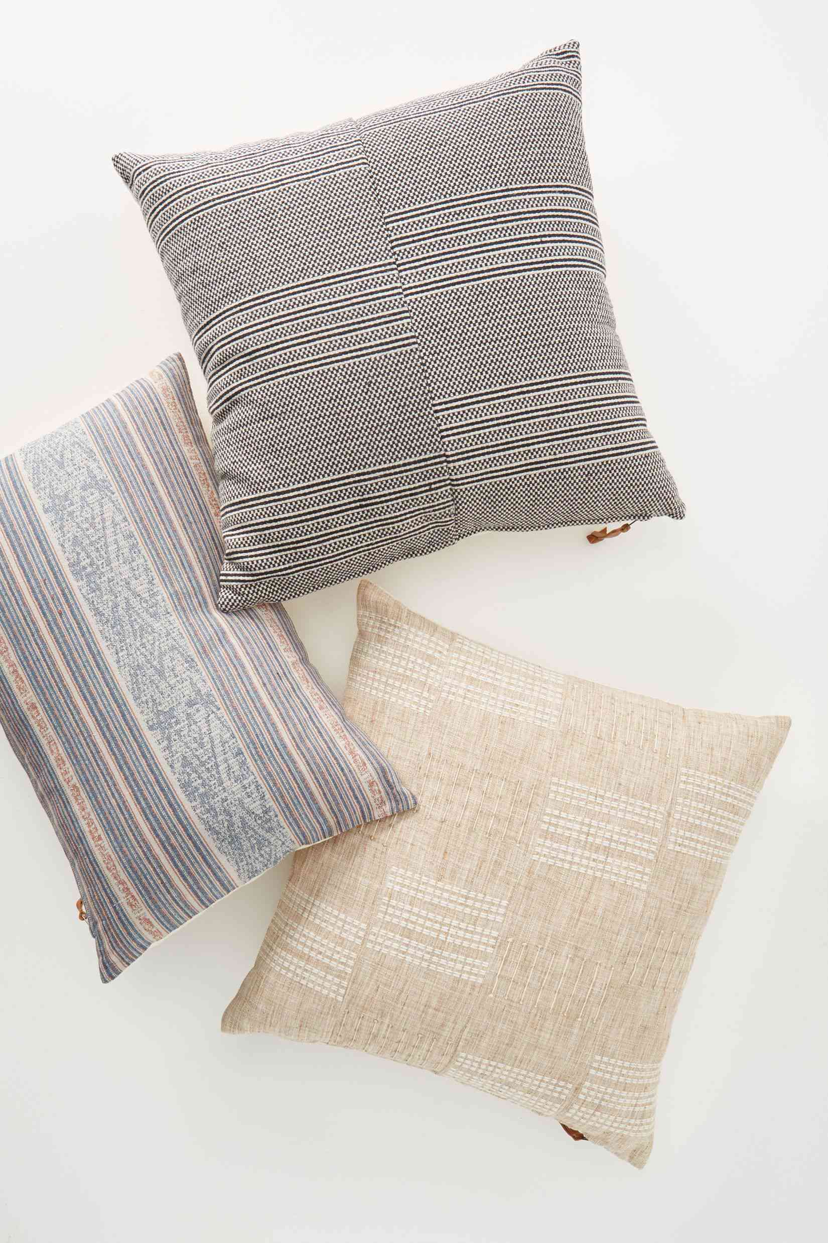 Amber Lewis为Anthropologie编织的Ferndale枕头