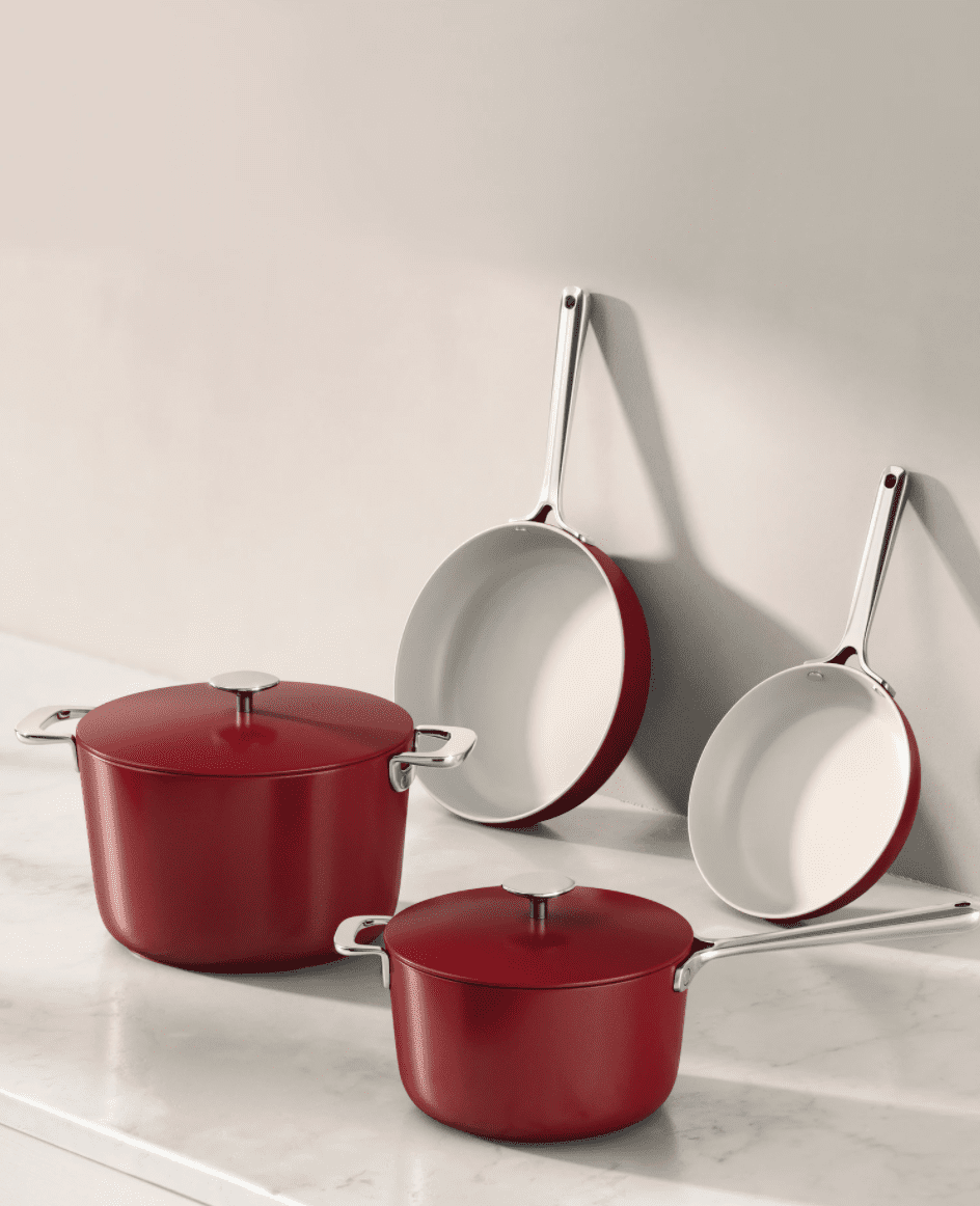 一套红色的炊具