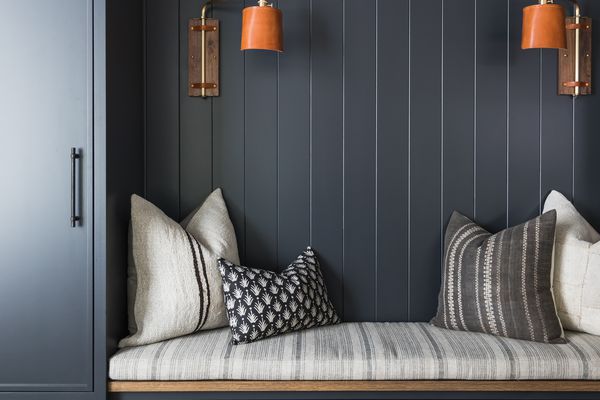 搭配海军蓝的颜色