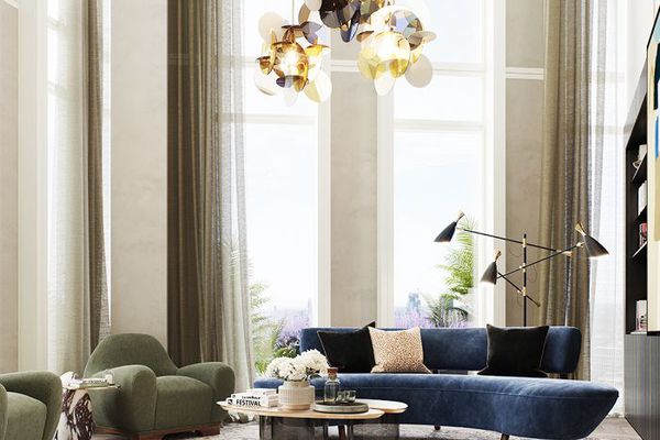 一个配有蓝色的沙发生活