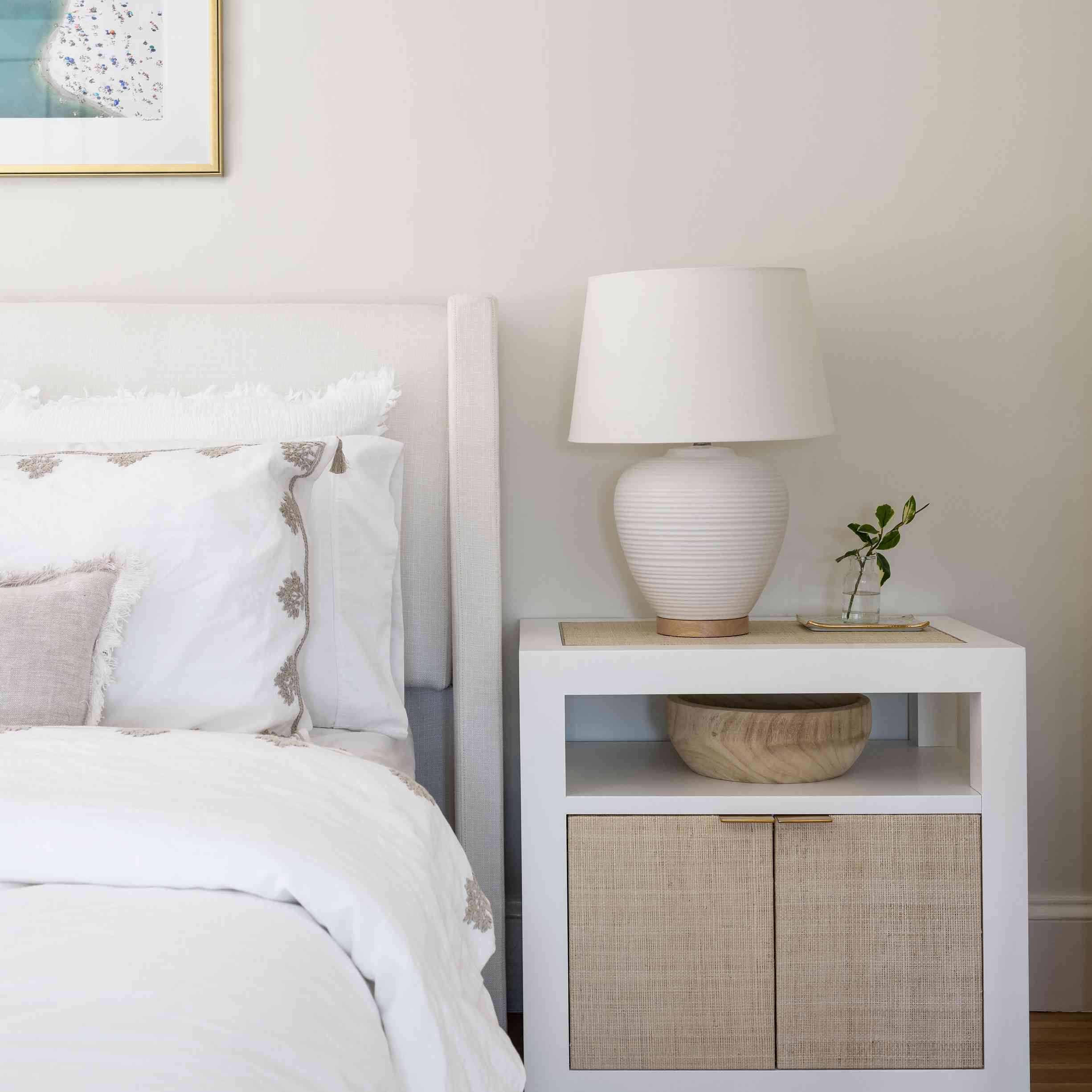 纽波特海滩别墅主卧室“class=