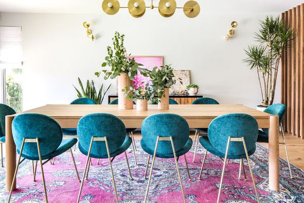 五颜六色的用餐室