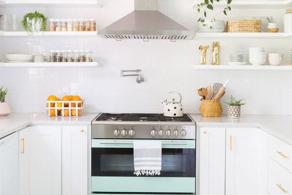 地铁瓦片在厨房里