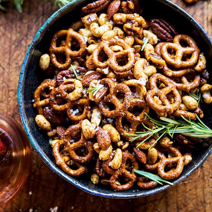 Friendsgiving食品思想 - 烤坚果和脆饼