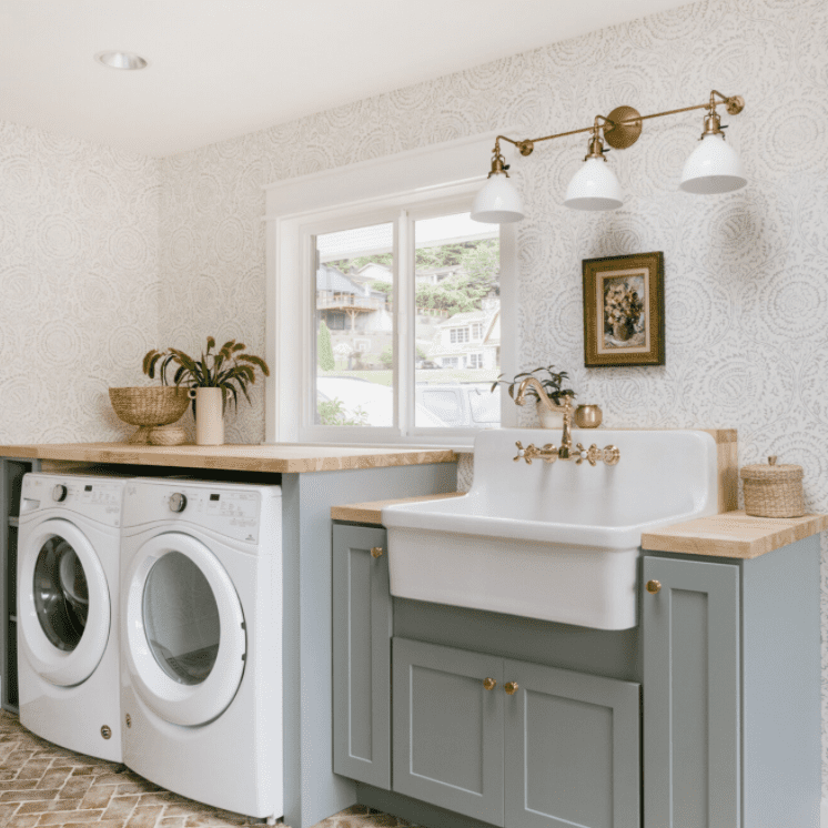 洗衣房，带有重型洗衣机周期