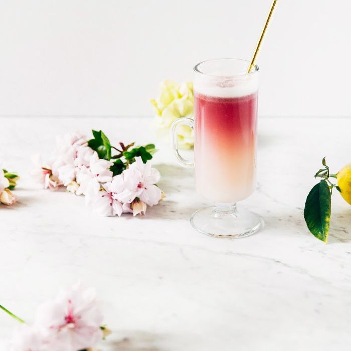 鸡蛋白杜松子酒鸡尾酒