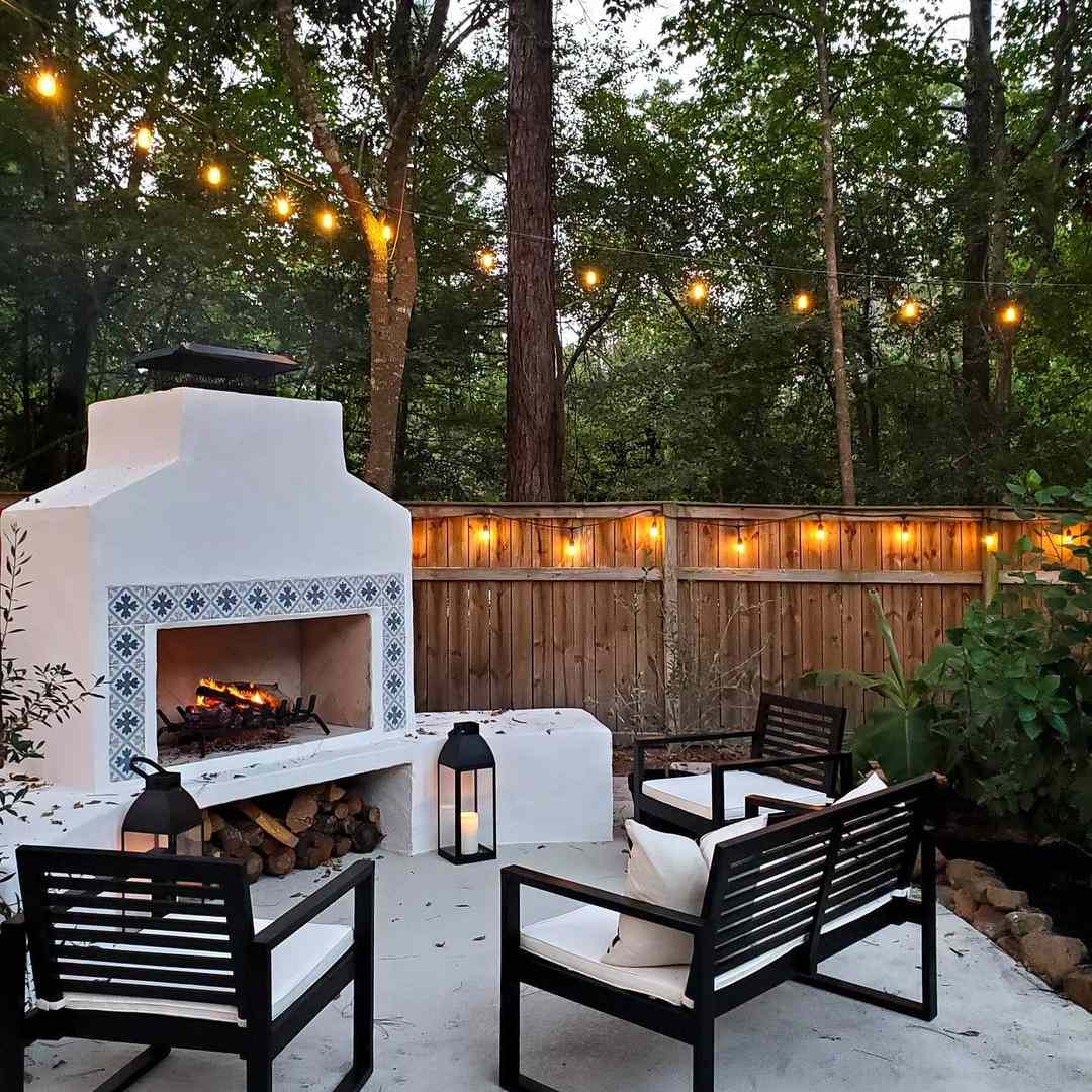 带壁炉的户外露台