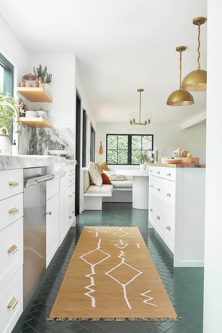 扁平编织赭石地毯由莎拉谢尔曼塞缪尔