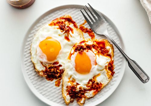 怎样煎蛋-煎蛋在吐司上