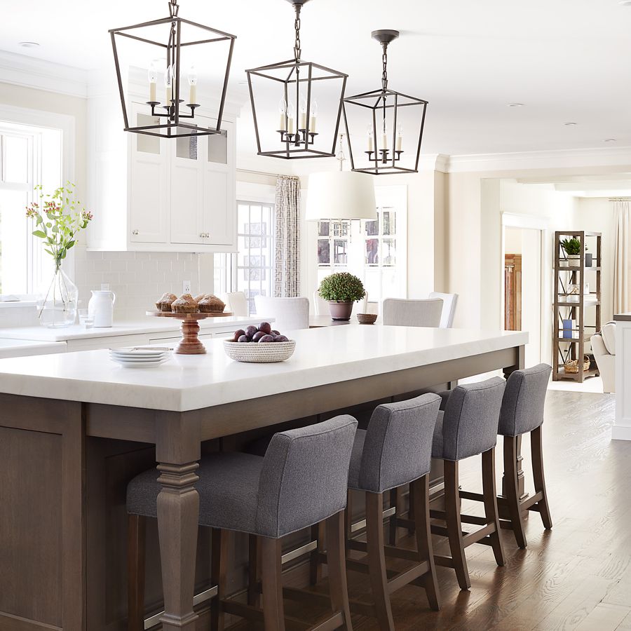 传统的黑木厨房岛