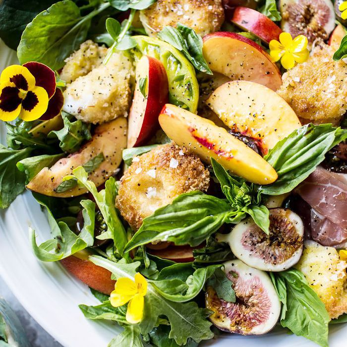 夏日健康的菜肴——卡普瑞斯沙拉