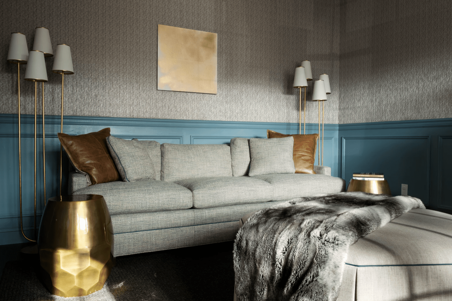 最好的客厅想法 - 蓝色壁板和壁纸