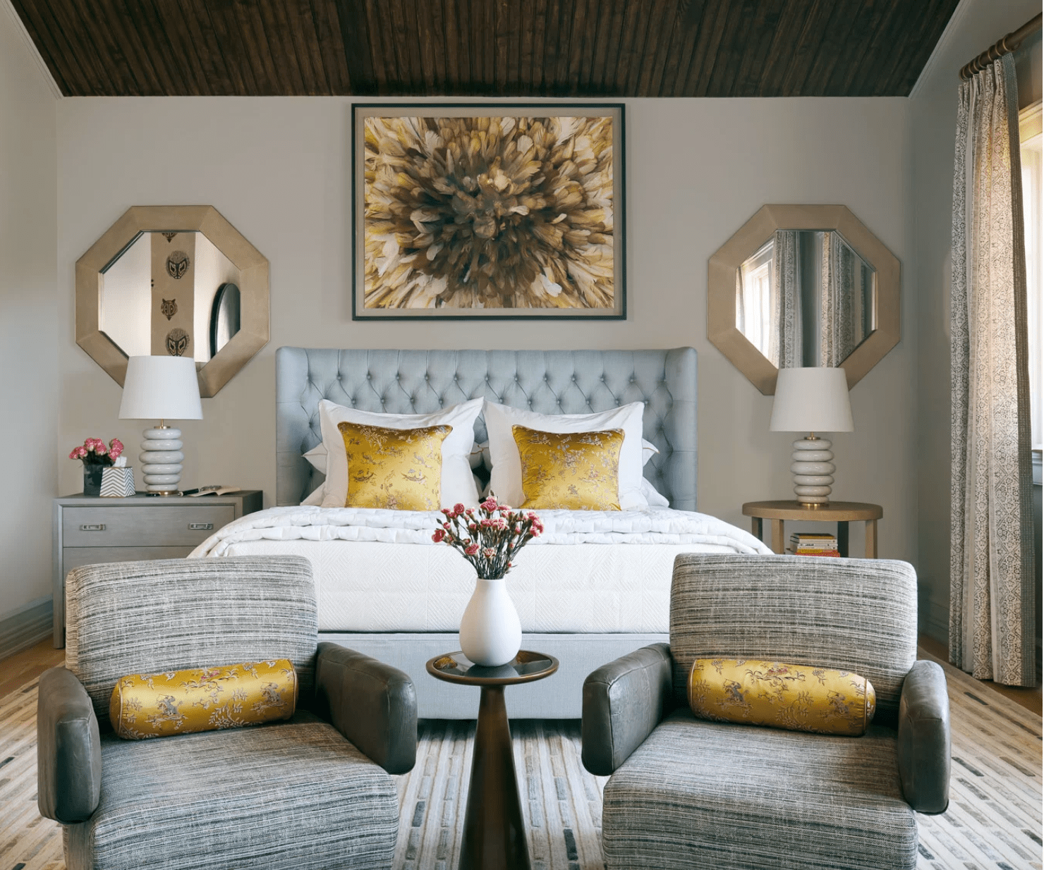 最好的卧室想法-卧室与配套的椅子