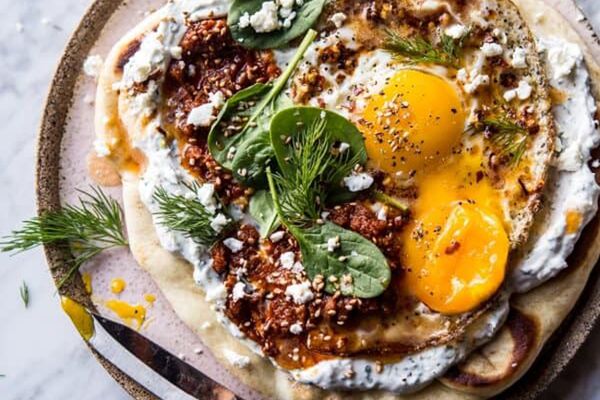 如何判断你是否鸡蛋仍然是好的 - 在海底酸奶中的土耳其煎蛋