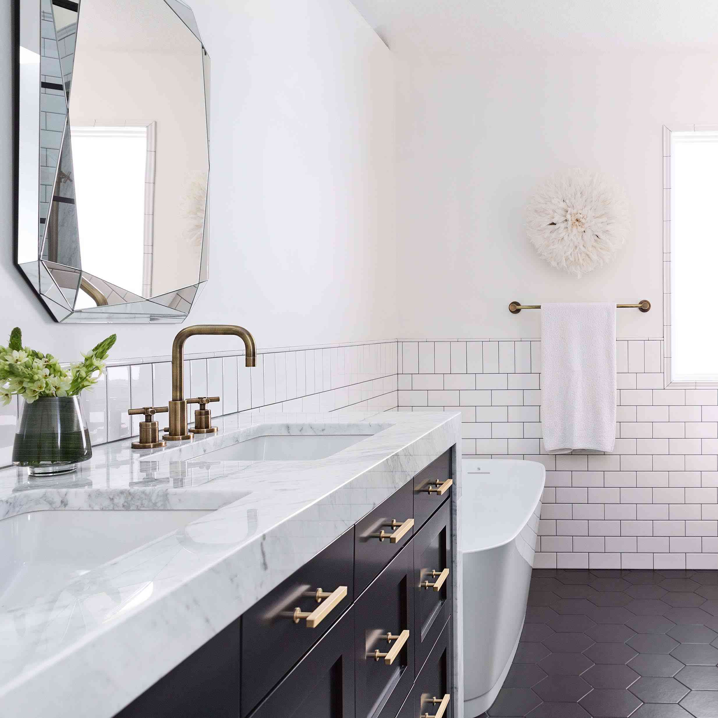 黑色大理石浴室