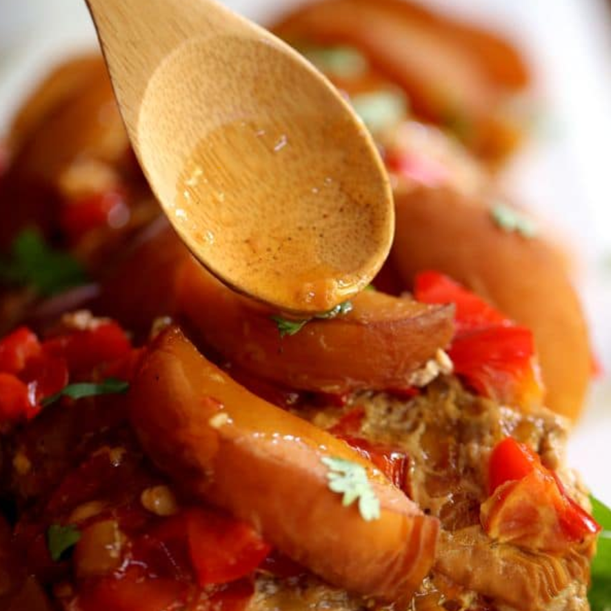 慢炖锅桃和胡椒猪排