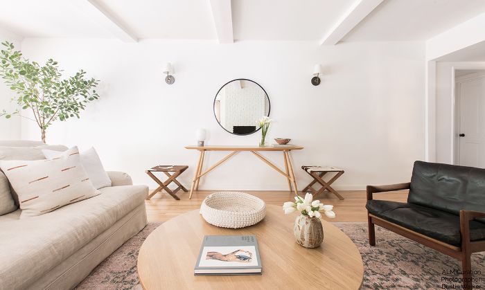 现代加州客厅“class=