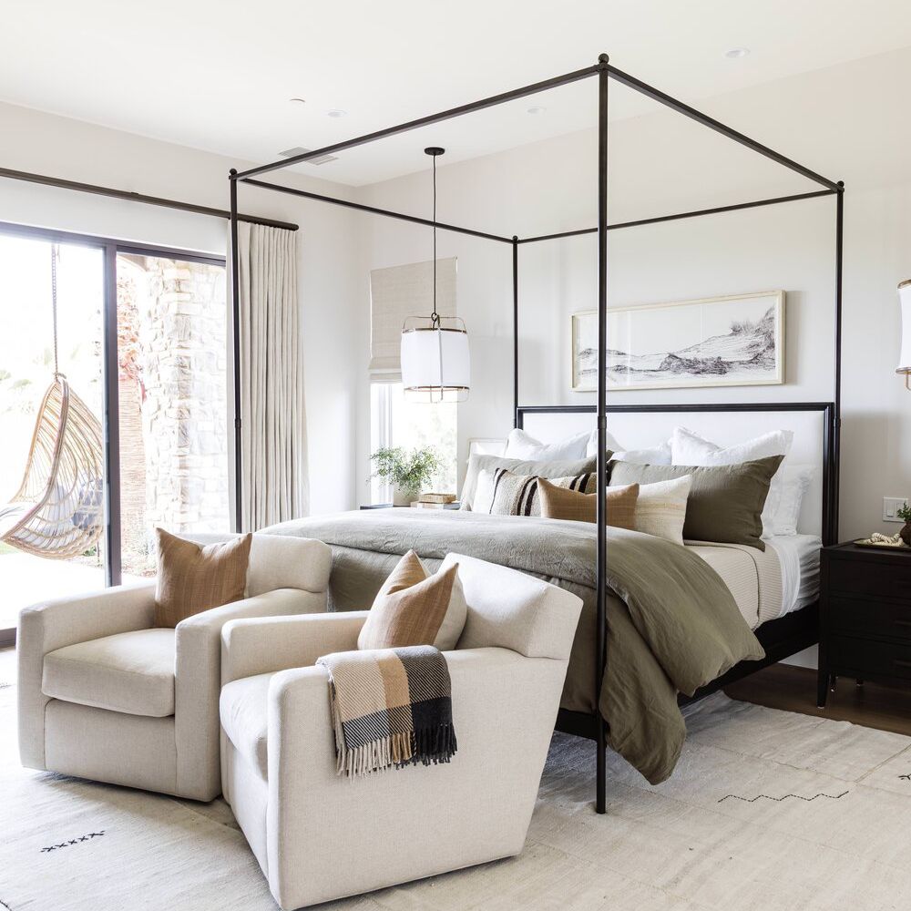 卧室有窗户护理挂在一扇玻璃门