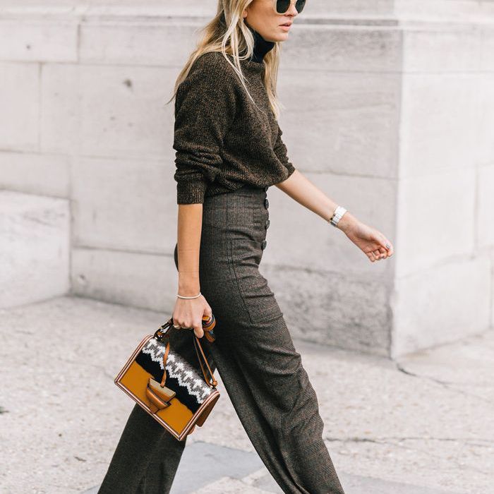 在她的途中女人把面试