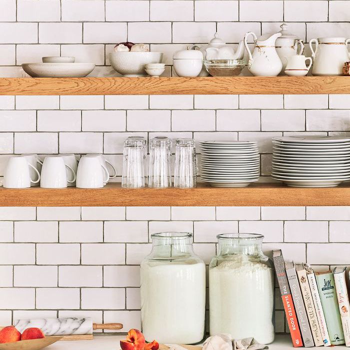 开放式货架，劳伦·康拉德的房子