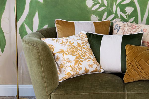 Sézane推出第一家集 - 绿色沙发用枕头