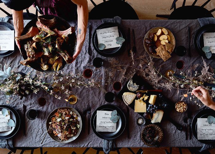 冬季餐桌布置”class=