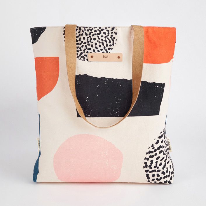 操场上把手提包