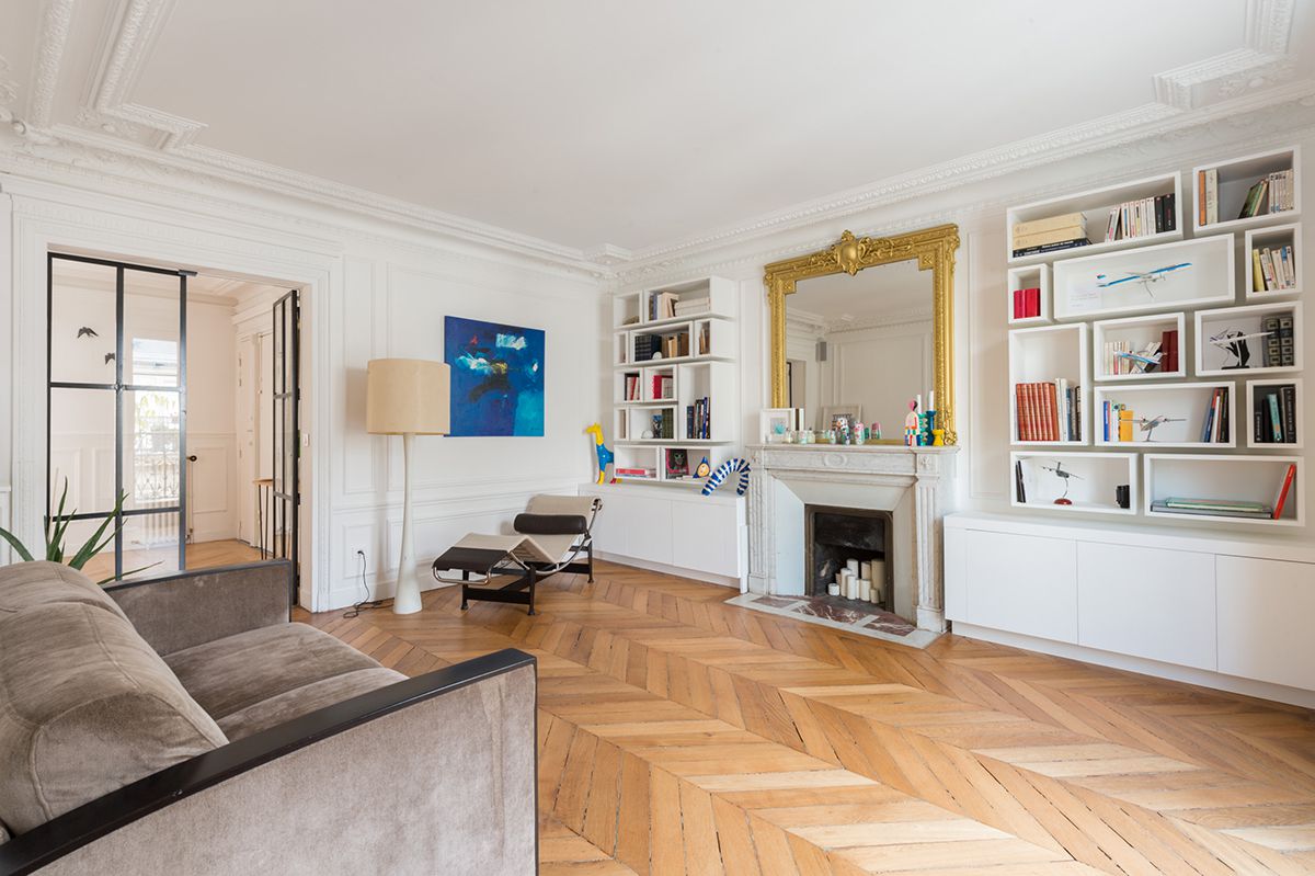 一间良好的留下法国客厅