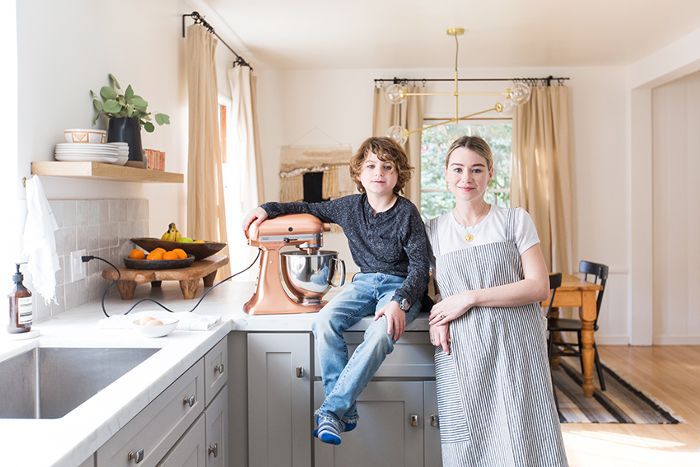 Aisling Mittman在家中与她的儿子