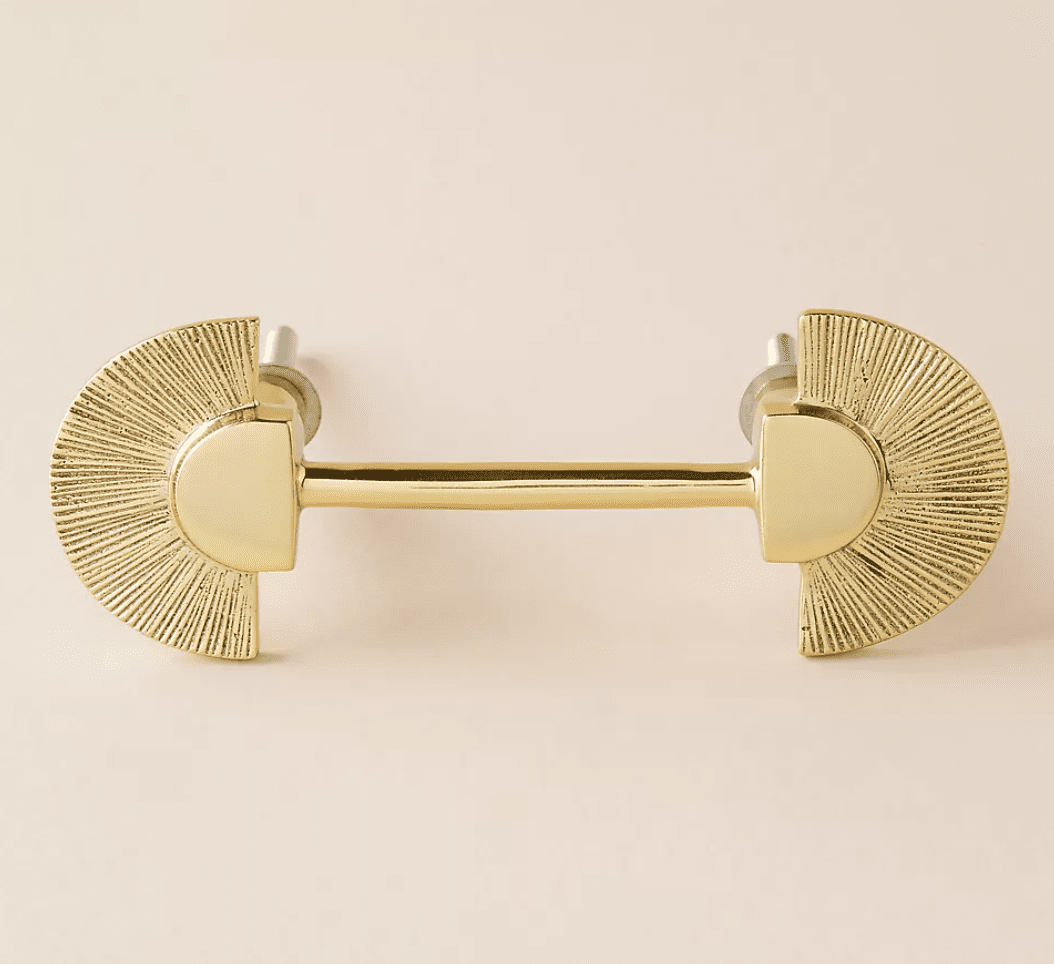 一个华丽的黄铜抽屉拉，目前在伊斯洛洛洛尼地销售