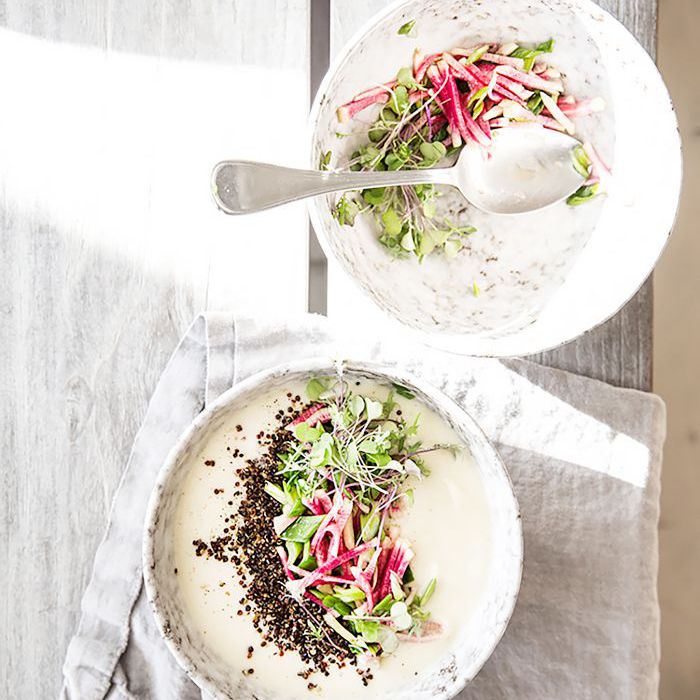 健康的夏季菜肴-味噌汤