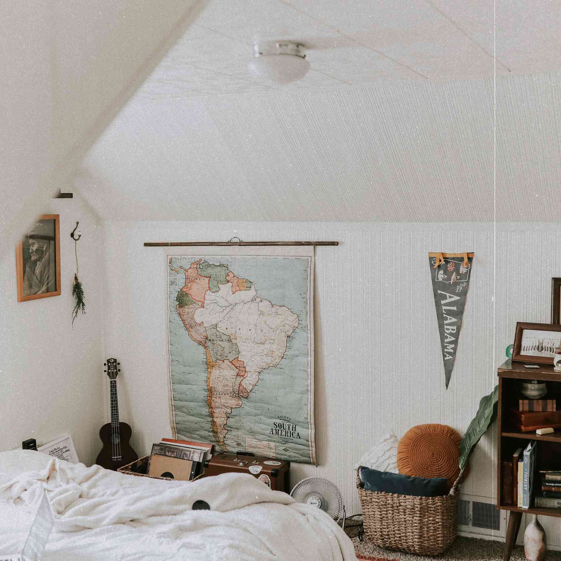 带有复古装饰的卧室