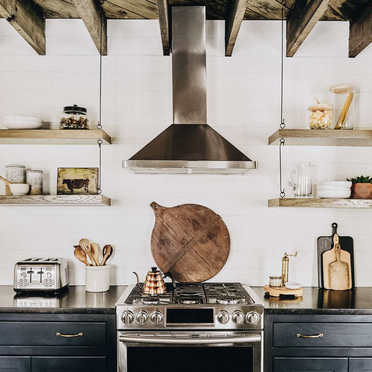 乡村厨房有木内衬天花板