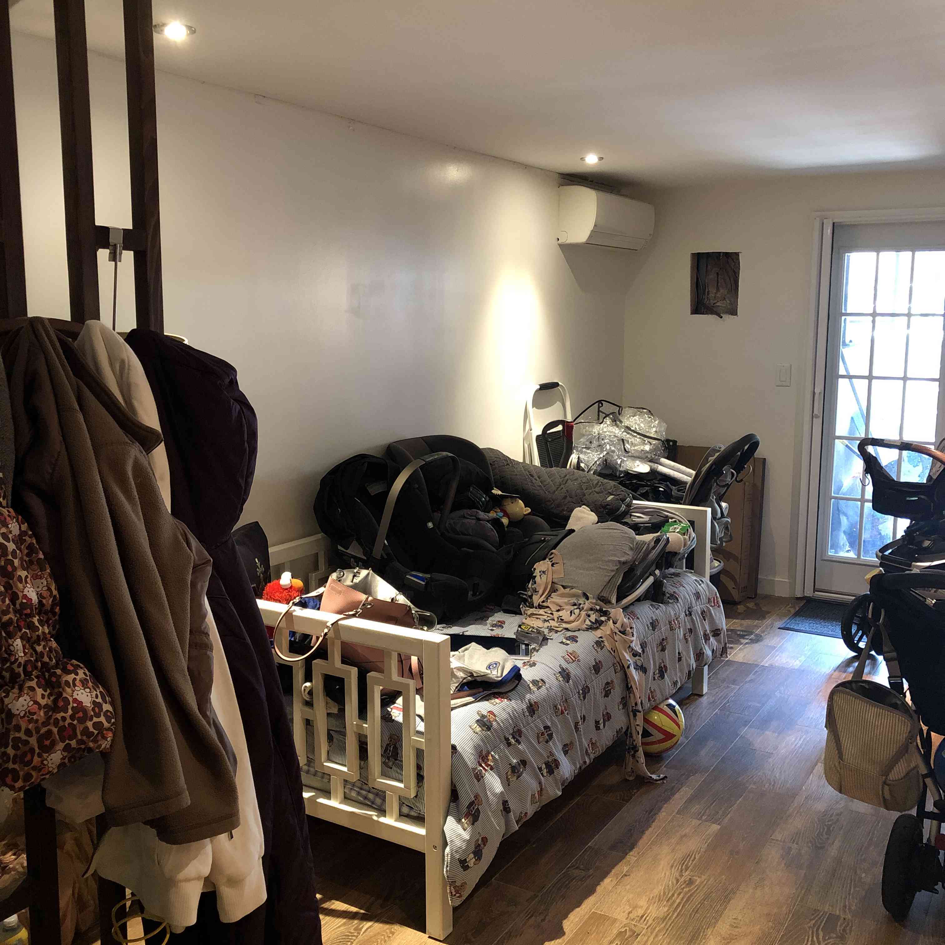 之前的混乱完成地下室空间。