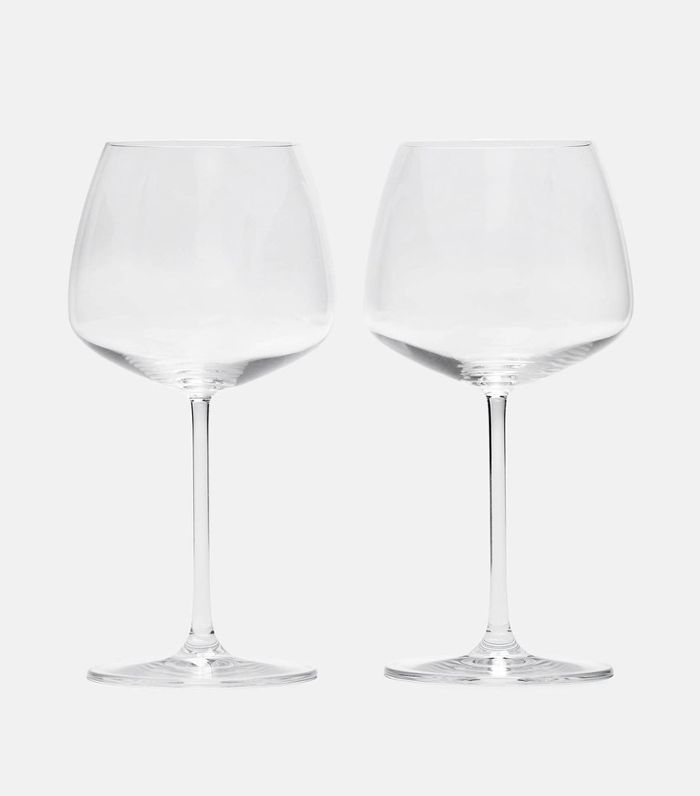 裸体设置两个红酒杯