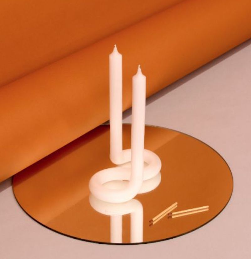 一个雕塑蜡烛，目前在特鲁瓦出售