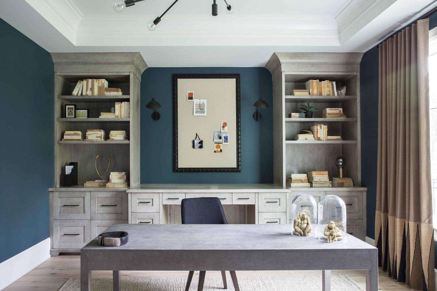 办公室有一个宽容的天花板