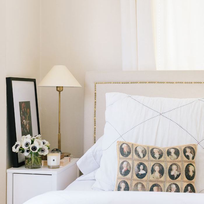 如何装饰一个小卧室