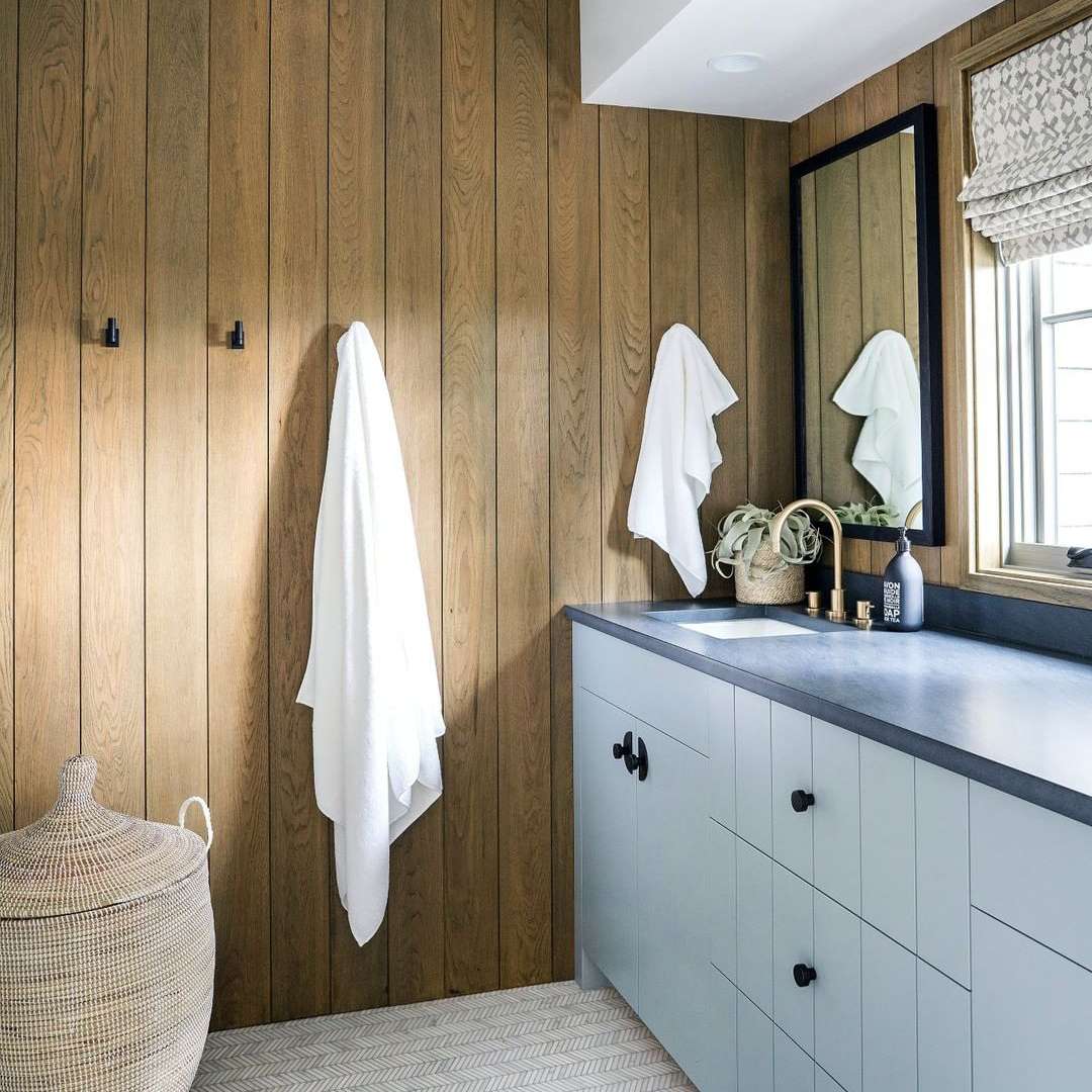 乡村浴室配有中世纪的细节