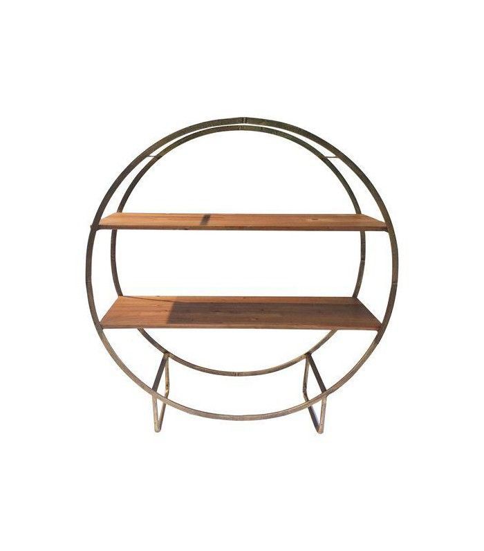 椅子上放两层古铜色的圆形架子