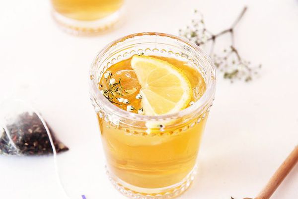 麦卢卡蜂蜜的鸡尾酒