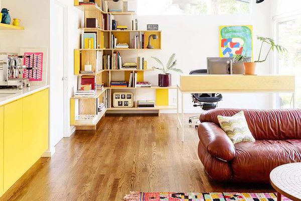 一个客厅和家庭办公室