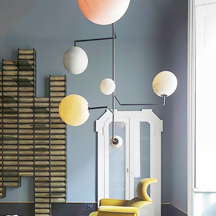 椅子和照明由Dimore工作室设计