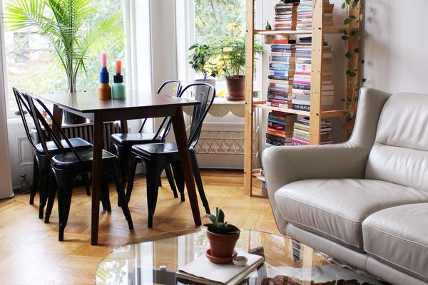 居住和用餐区在525平方英尺的公寓