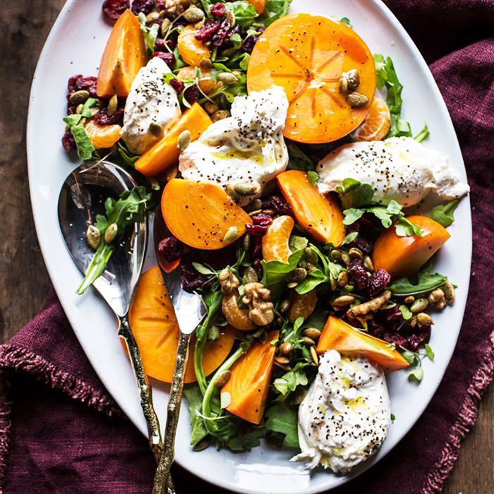 Friendsgiving食品理念 - 收获蔓越莓，柿子和Burrata沙拉