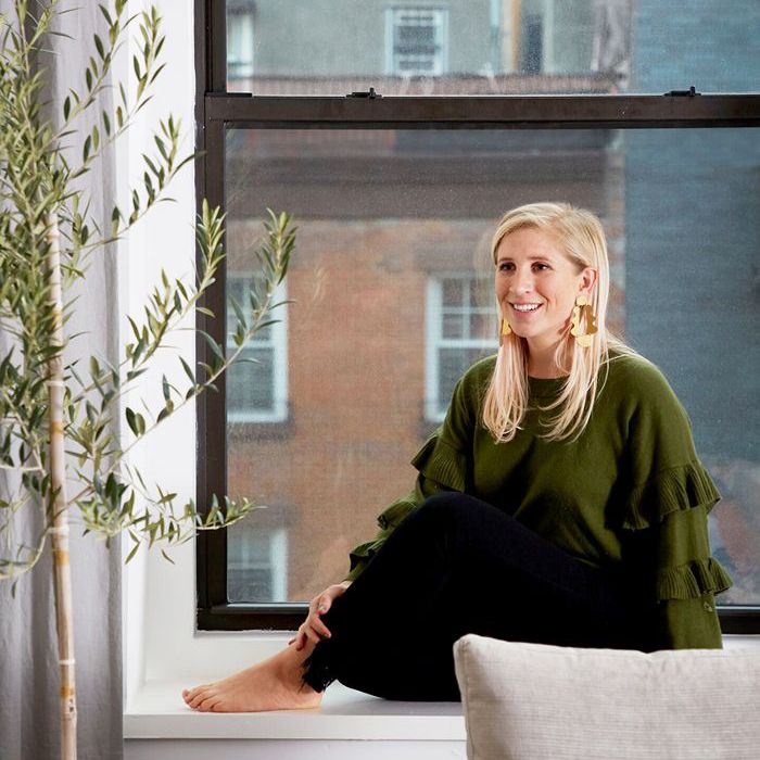 室内设计师大里罗斯在她现代的纽约阁楼