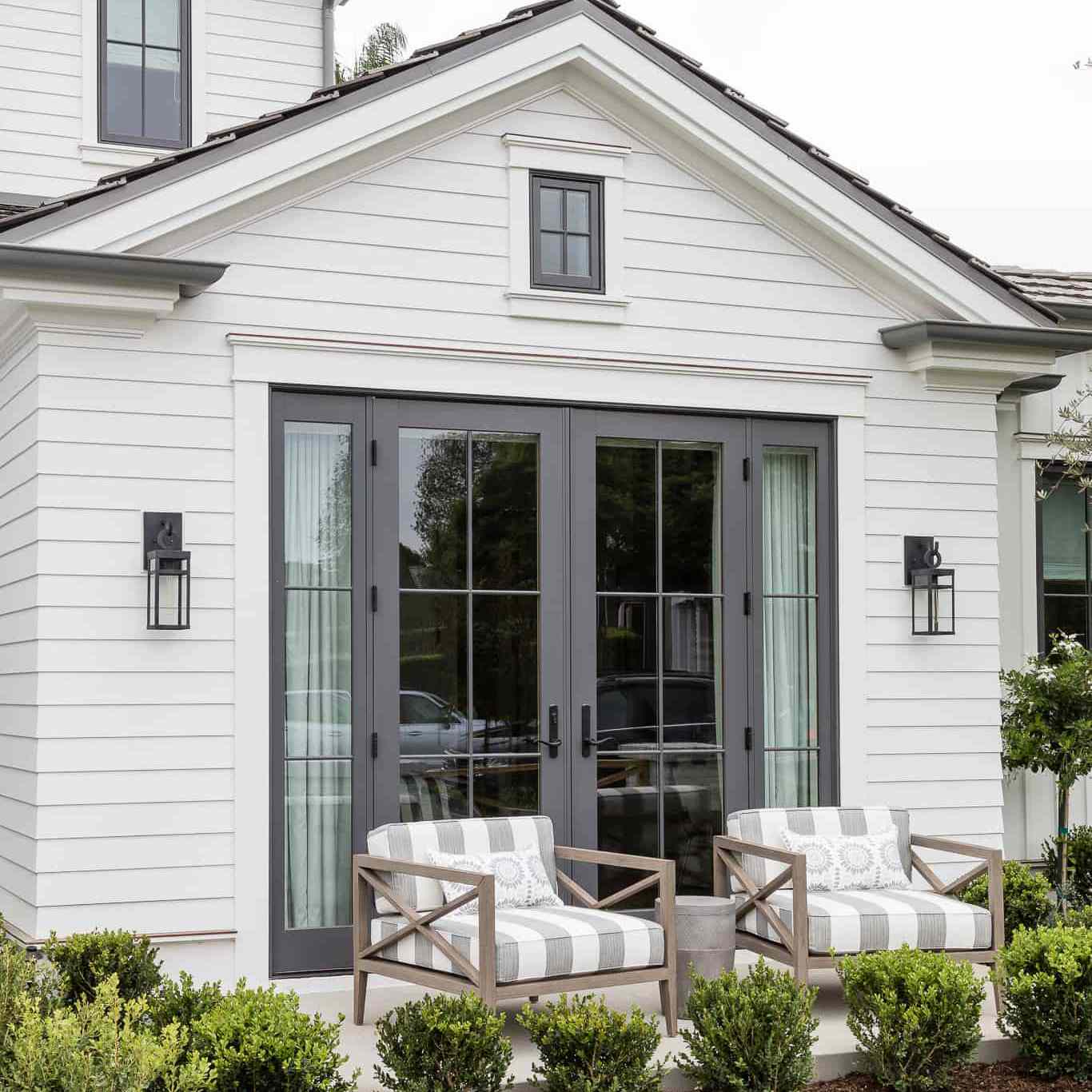 外部家用覆盖的植物行。